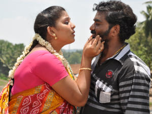 'அருவிக் கரையோரம்'... காப்பாற்றியவனையே தீர்த்துக்கட்டும் பெண்ணின் கதை! 'அருவிக் கரையோரம்'... காப்பாற்றியவனையே தீர்த்துக்கட்டும் பெண்ணின் கதை!
