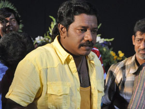 காமராஜரை விமர்சித்ததாக எதிர்ப்பு: கருணாஸ் வீட்டில் முற்றுகை போராட்டம் - 150 பேர் கைது காமராஜரை விமர்சித்ததாக எதிர்ப்பு: கருணாஸ் வீட்டில் முற்றுகை போராட்டம் - 150 பேர் கைது