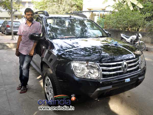 குக்கூ பட வெற்றி.. இயக்குநர் ராஜூ முருகனுக்கு டஸ்டர் கார் பரிசு! குக்கூ பட வெற்றி.. இயக்குநர் ராஜூ முருகனுக்கு டஸ்டர் கார் பரிசு!