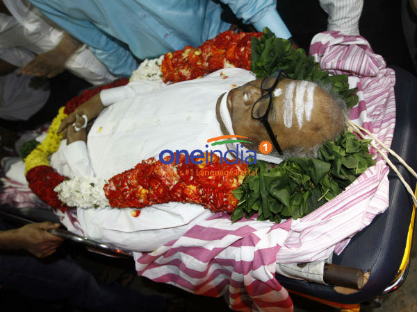 Veteran Director K Balachander passes away. Veteran Director K Balachander passes away.