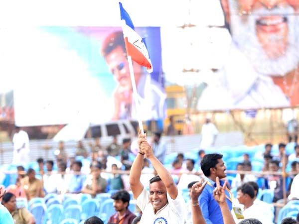 Why Rajinikanth not attended Sholingar meet? Why Rajinikanth not attended Sholingar meet?