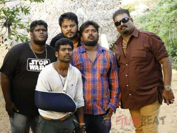 En Aaloda Seruppa Kaanom En Aaloda Seruppa Kaanom