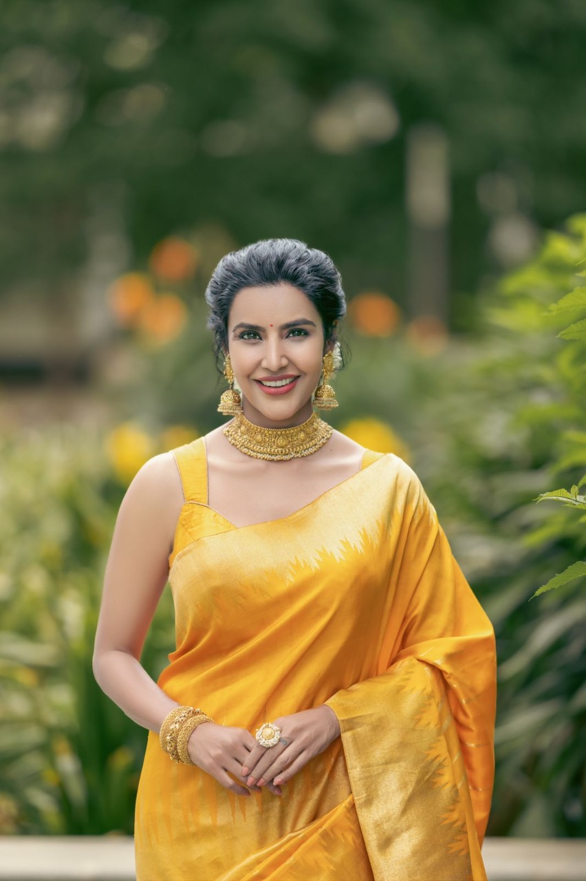 பிரியா ஆனந்த் Photos & Images # 23282 - Filmibeat Tamil