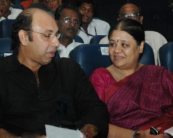 Satyaraj with wife Satyaraj with wife