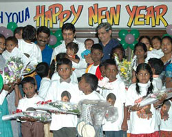 Vikram met childrens Vikram met childrens