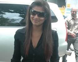 Nayanthara flag off Kuselan Bus Nayanthara flag off Kuselan Bus