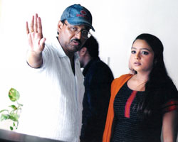 Bagyaraj with daughter Saranya Bagyaraj with daughter Saranya