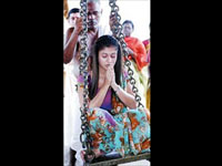 Nayanthara offers Thulabaram in Mavelikkara Amman Temple Nayanthara offers Thulabaram in Mavelikkara Amman Temple