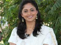 Nadhiya Nadhiya