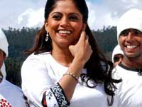 Nadhiya Nadhiya