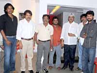 Bharathi Raja and K.Bahgyaraj watch Kalavani Bharathi Raja and K.Bahgyaraj watch Kalavani