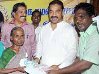 Kamal celebrates Independance day with fans meaningfully Kamal celebrates Independance day with fans meaningfully