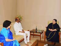 Rajini invites Jayalalitha Rajini invites Jayalalitha