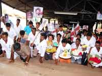 Rajini fans's Padayathra for Enthiran success Rajini fans's Padayathra for Enthiran success
