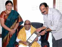 Kushboo, Karunanidhi and Director Suresh Krishna Kushboo, Karunanidhi and Director Suresh Krishna