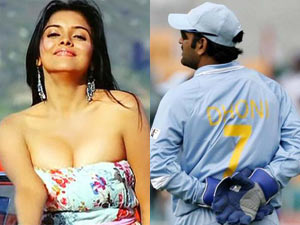 Asin and Dhoni Asin and Dhoni