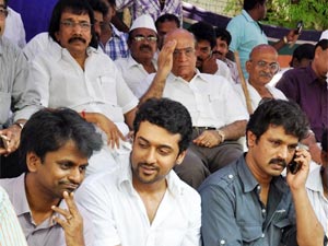 Kollywood supports Anna Hazare Kollywood supports Anna Hazare