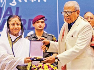 K Balachander to receive Dada Saheb Phalke award by President Pratibha Patil K Balachander to receive Dada Saheb Phalke award by President Pratibha Patil