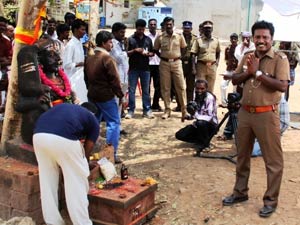 Producers launched shootings with police protection Producers launched shootings with police protection