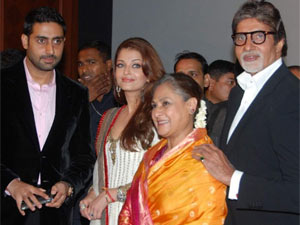 Unidentified man breaks into Amitabh Bachchan's house 'Jalsa' Unidentified man breaks into Amitabh Bachchan's house 'Jalsa'