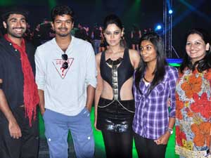 Vijay visits Sattam oru Iruttarai shooting Spot Vijay visits Sattam oru Iruttarai shooting Spot