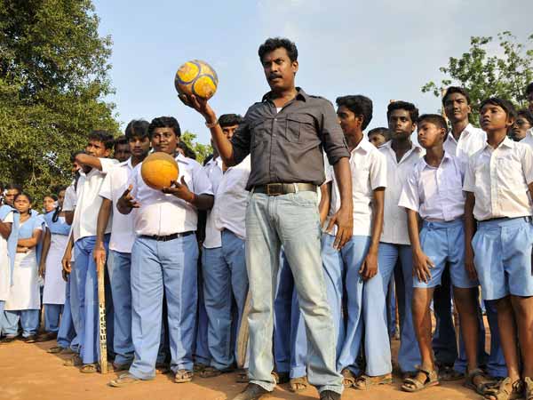Saattai - Movie Review Saattai - Movie Review