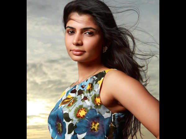 கட்சியில் சேரச் சொல்கிறார்கள்