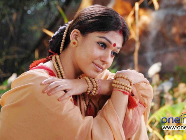 இழுத்துப் போர்த்திய இதமான நடிப்பில்...!