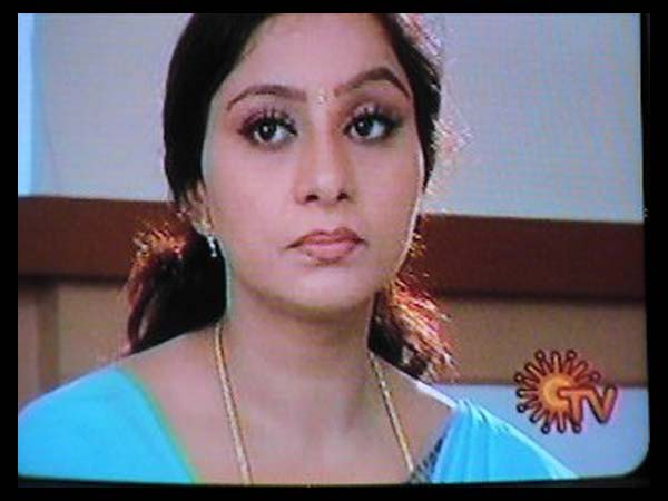 அத்திப்பூக்களில் அடிவாங்கும் அஞ்சலி
