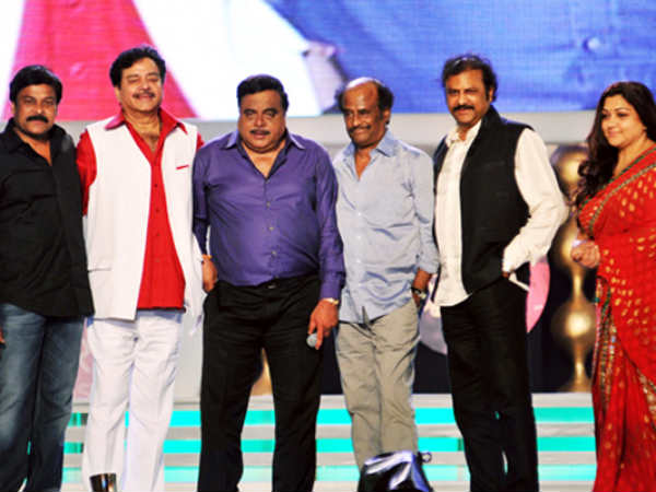 நண்பர்களுடன் ரஜினி