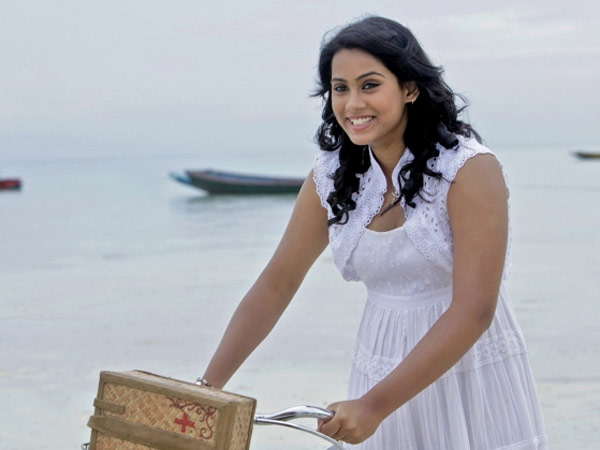அக்கா பாதையைப் பின்பற்றிய துளசி