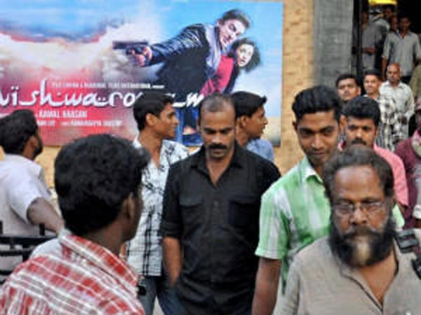 தியேட்டர்களில் திருவிழாக் கூட்டம்