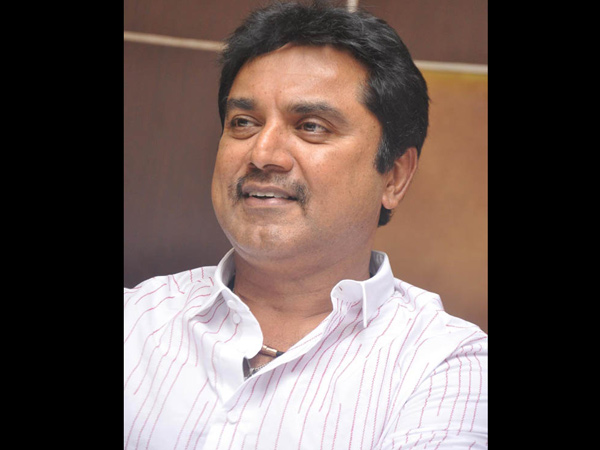 சரத்குமாரும் வந்தார்