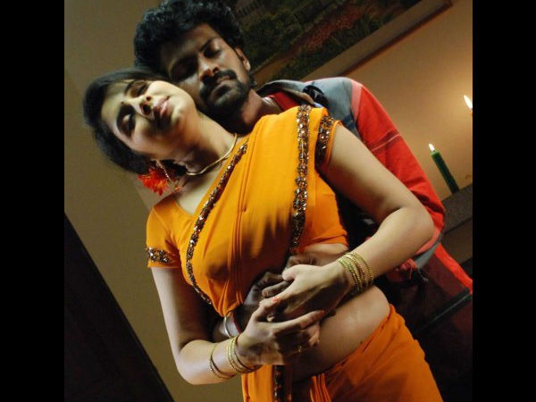 கதாநாயகனும் காதலைத் துறக்க...