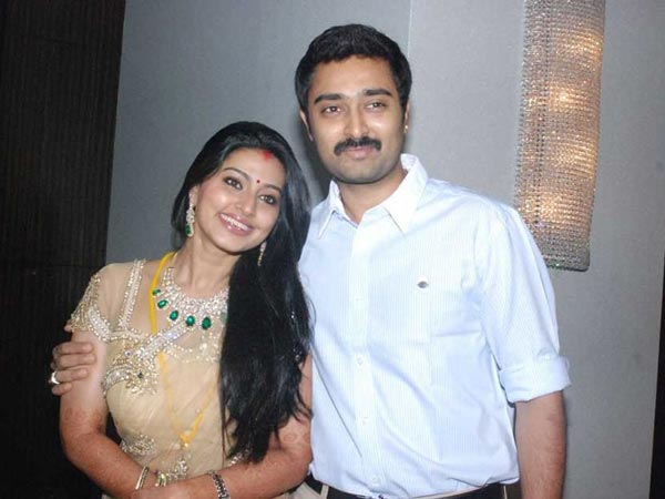அப்ப தனி மனுஷி.. இப்ப இல்லத்தரசியாச்சே