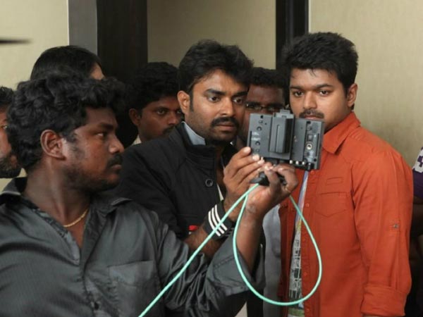 ஒவ்வொரு சீனும் அதிரும்ல