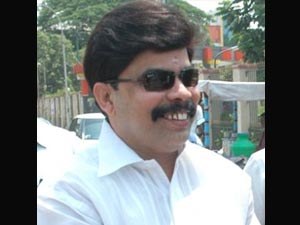 Powerstar appears before Madurai court Powerstar appears before Madurai court