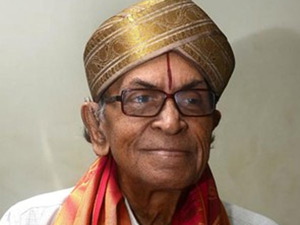 PB Srinivas body cremated PB Srinivas body cremated