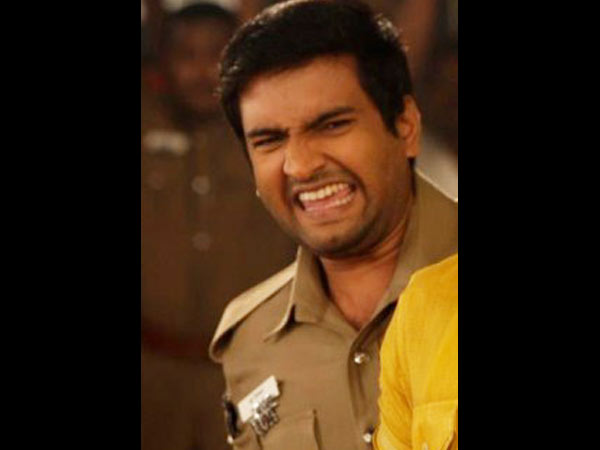 சிரிப்பு போலீஸ்கள்