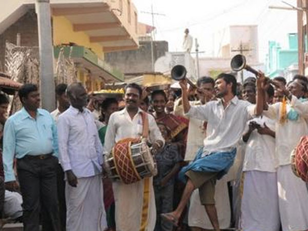 லுங்கியில் கலக்கல்...