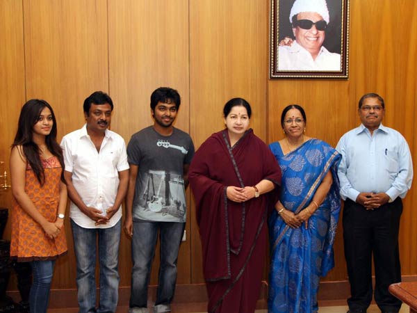 GV Prakash and saindhavi Invites Jayalalitha GV Prakash and saindhavi Invites Jayalalitha