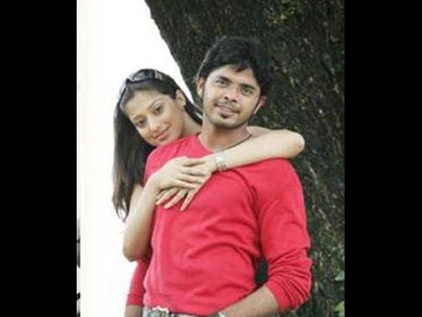 ஸ்ரீசாந்த் மடியில்