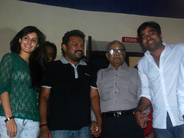 K Balachander praises Thillu Mullu remake K Balachander praises Thillu Mullu remake