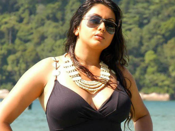 தூக்கத்தைக் கெடுத்த நமீதா