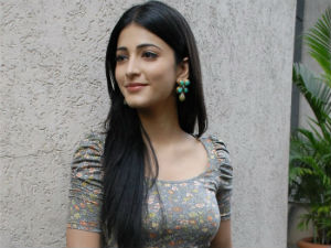 Shruti Hassan refutes calling Gauthami as mom Shruti Hassan refutes calling Gauthami as mom