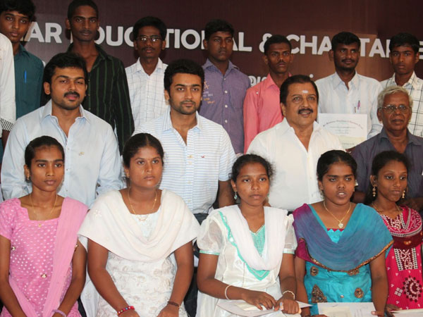 ஏழை மாணவர்கள்...