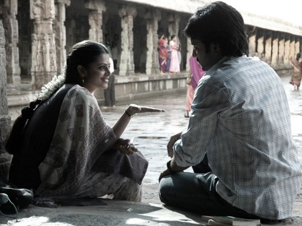 ஈரத்தில் நடிக்க வந்த ஹீரா...