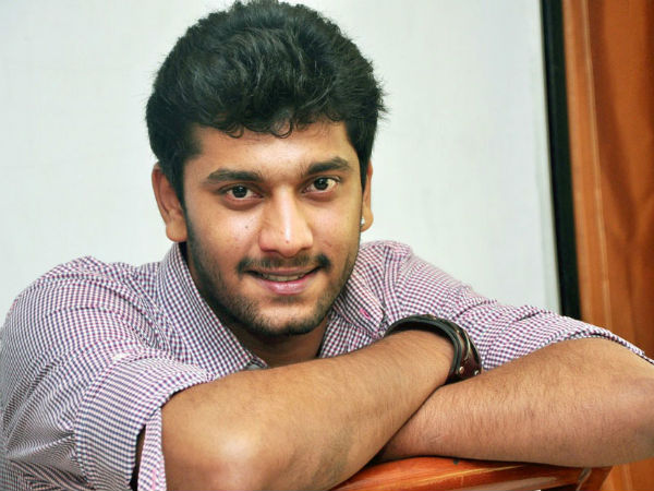 கையில் 2 படங்கள்