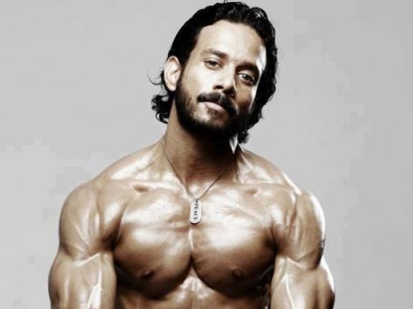 23 படங்களில் நாயகன்