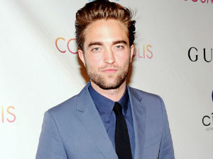 Robert Pattinson pushes security guard Robert Pattinson pushes security guard